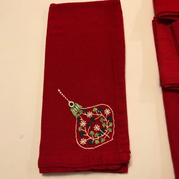 8 Christmas linen napkins. Red with embroidered ornaments. - Picture 5 of 5